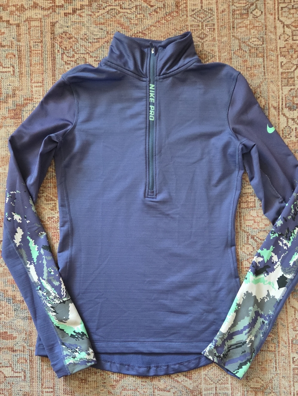 Nike Pro Hyper Warm Women's Half-Zip Long Sleeve Top with Patterned Sleeves